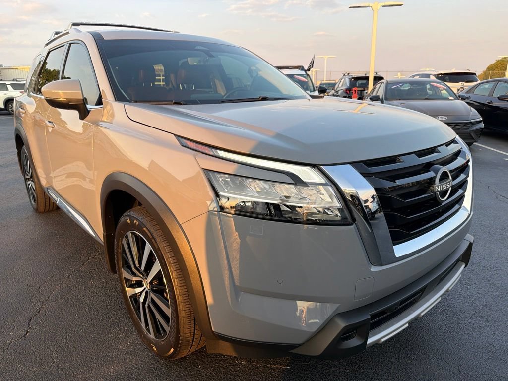 Used 2024 Nissan Pathfinder Platinum AWD/4WD image 7