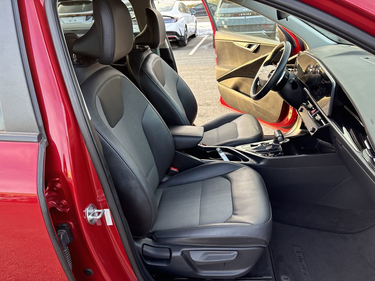 Used 2023 Kia Niro EX Touring image 22