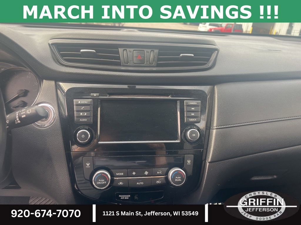 Used 2018 Nissan Rogue SV image 10
