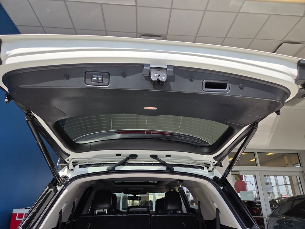 Used 2022 Nissan Pathfinder Platinum w/ Cargo Package image 9