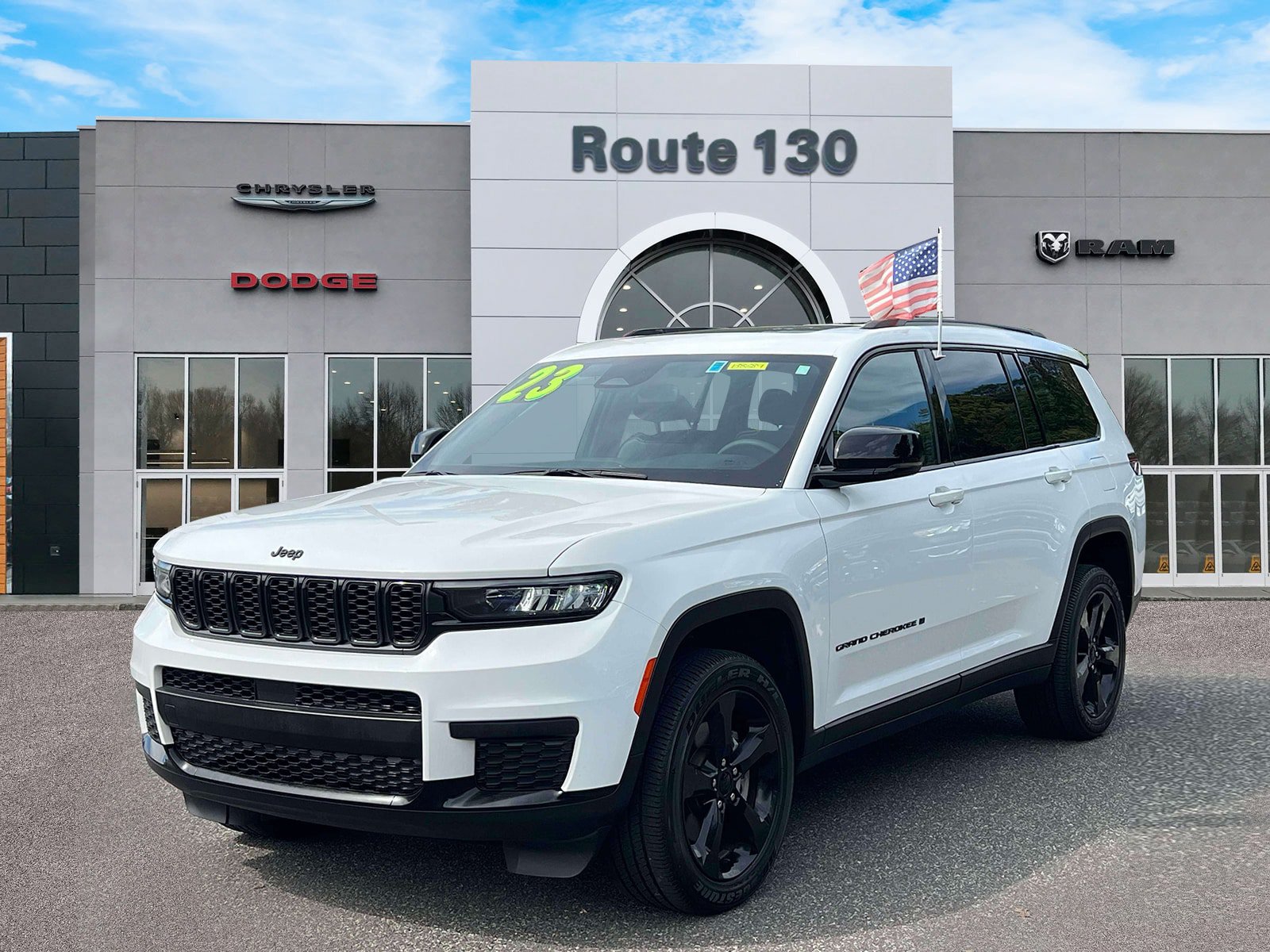 Used 2023 Jeep Grand Cherokee L Altitude AWD/4WD image 2