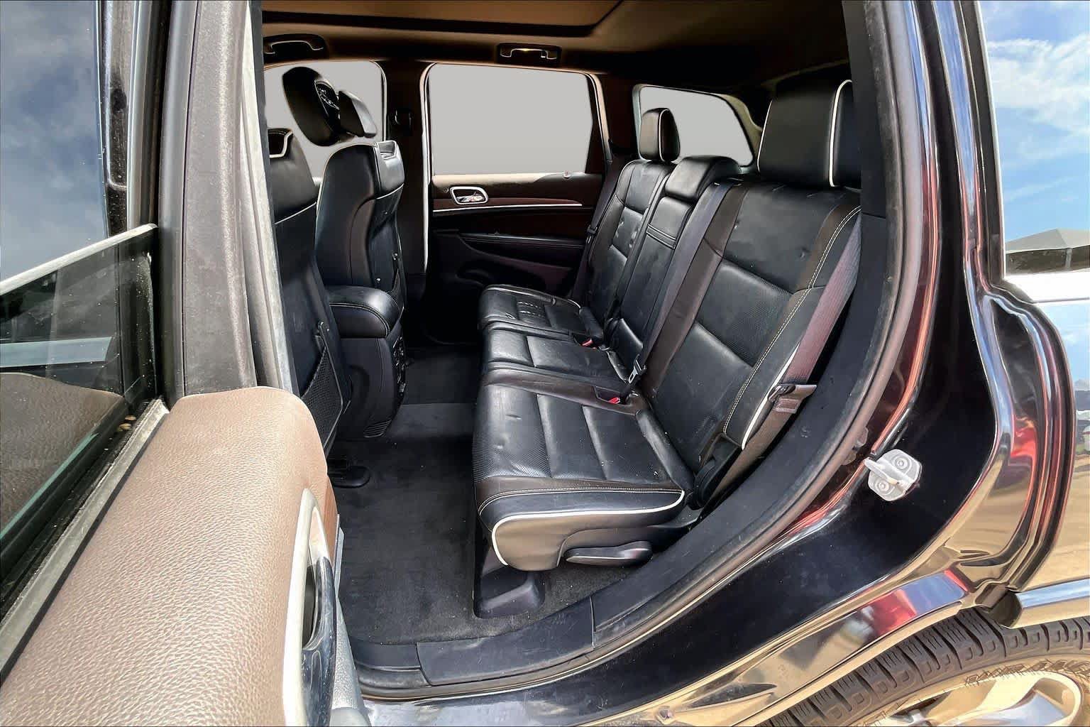 Used 2014 Jeep Grand Cherokee Overland w/ Advanced Technology Group AWD/4WD image 20