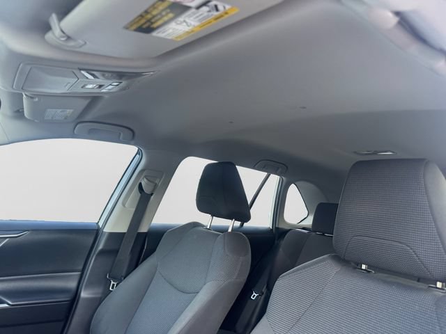 Used 2021 Toyota RAV4 LE FWD image 12