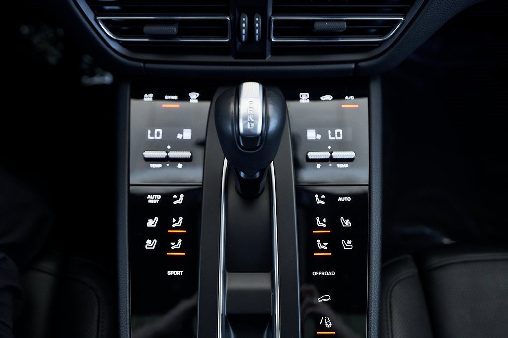 Used 2024 Porsche Macan image 52