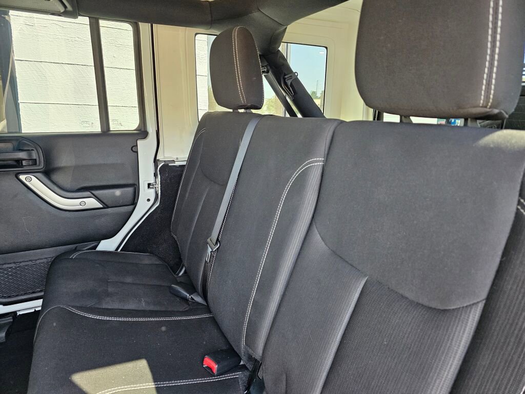 Used 2017 Jeep Wrangler Unlimited Sahara AWD/4WD image 15