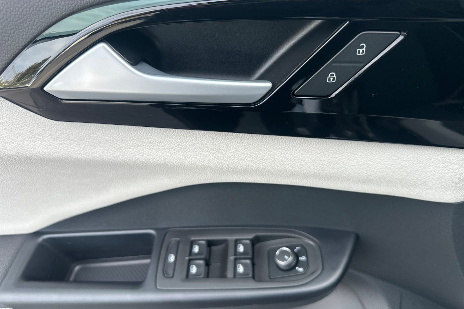 New 2026 Volkswagen Taos S FWD image 9