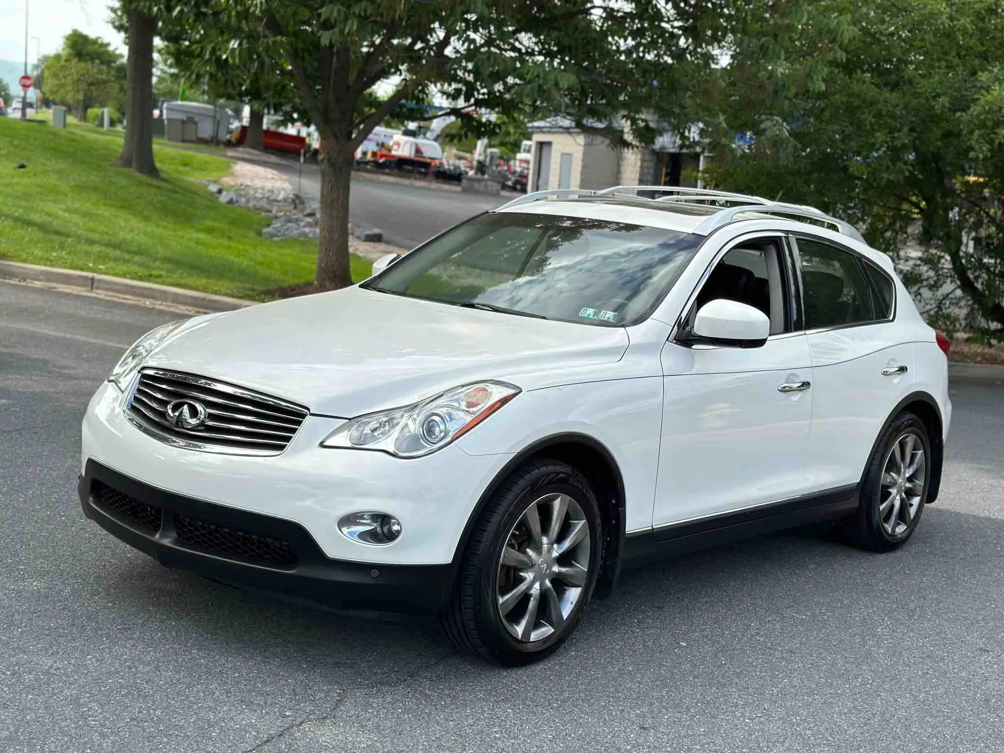 Used 2012 INFINITI EX35 Journey w/ Premium Pkg image 12