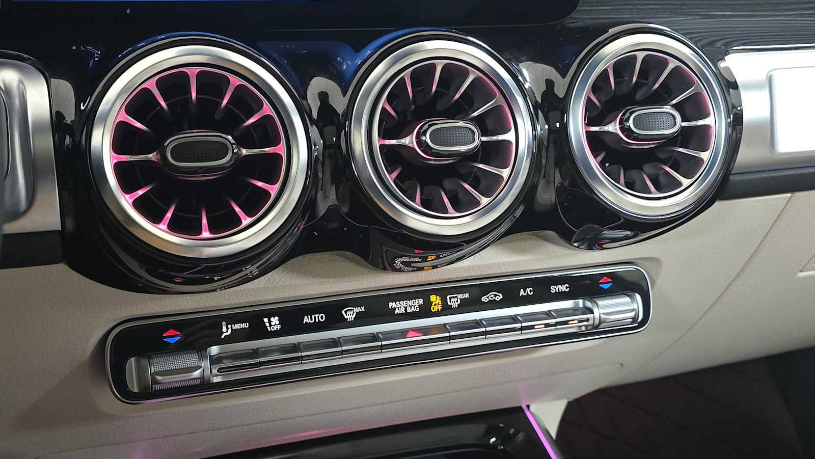 Certified 2025 Mercedes-Benz GLB 250 4MATIC image 32