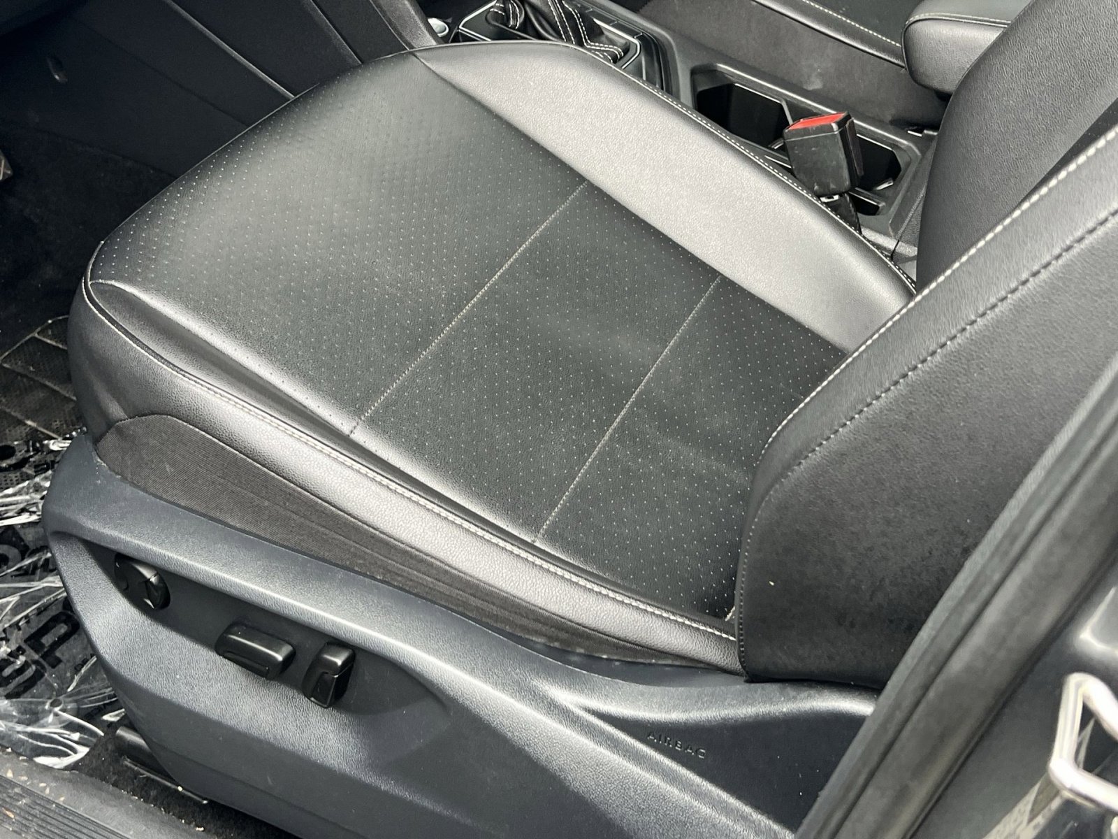 Used 2021 Volkswagen Tiguan SEL image 11