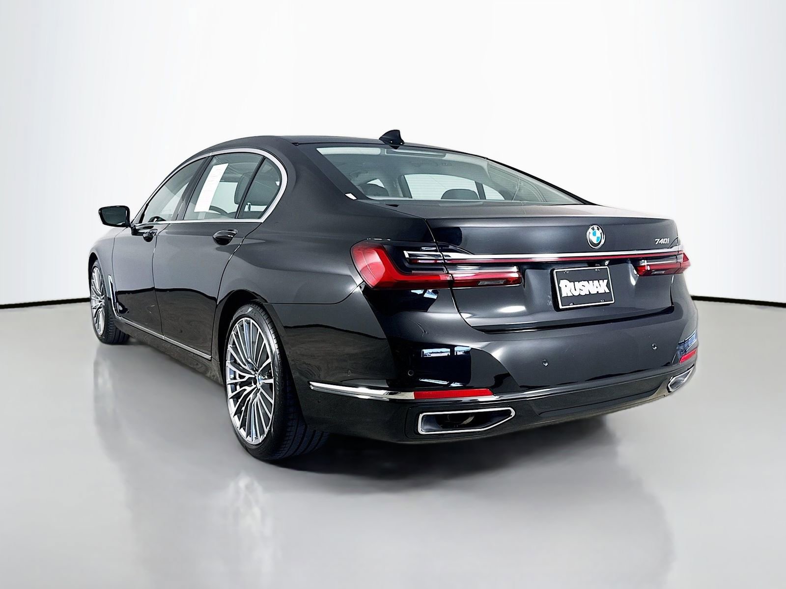 Certified 2022 BMW 740i image 5