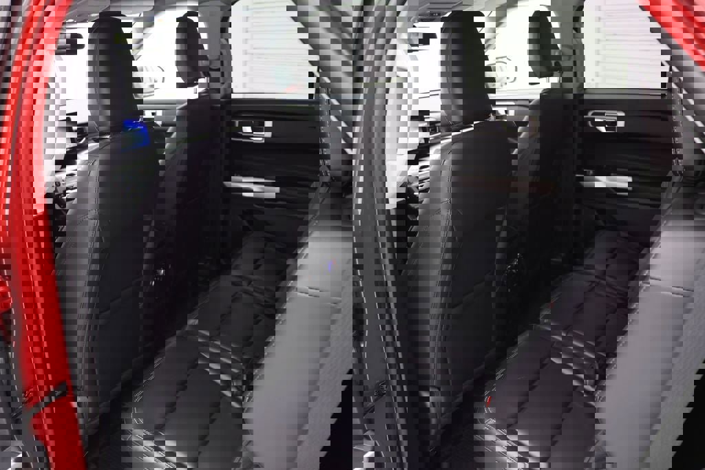 Used 2021 Ford Explorer XLT w/ Equipment Group 202A image 10