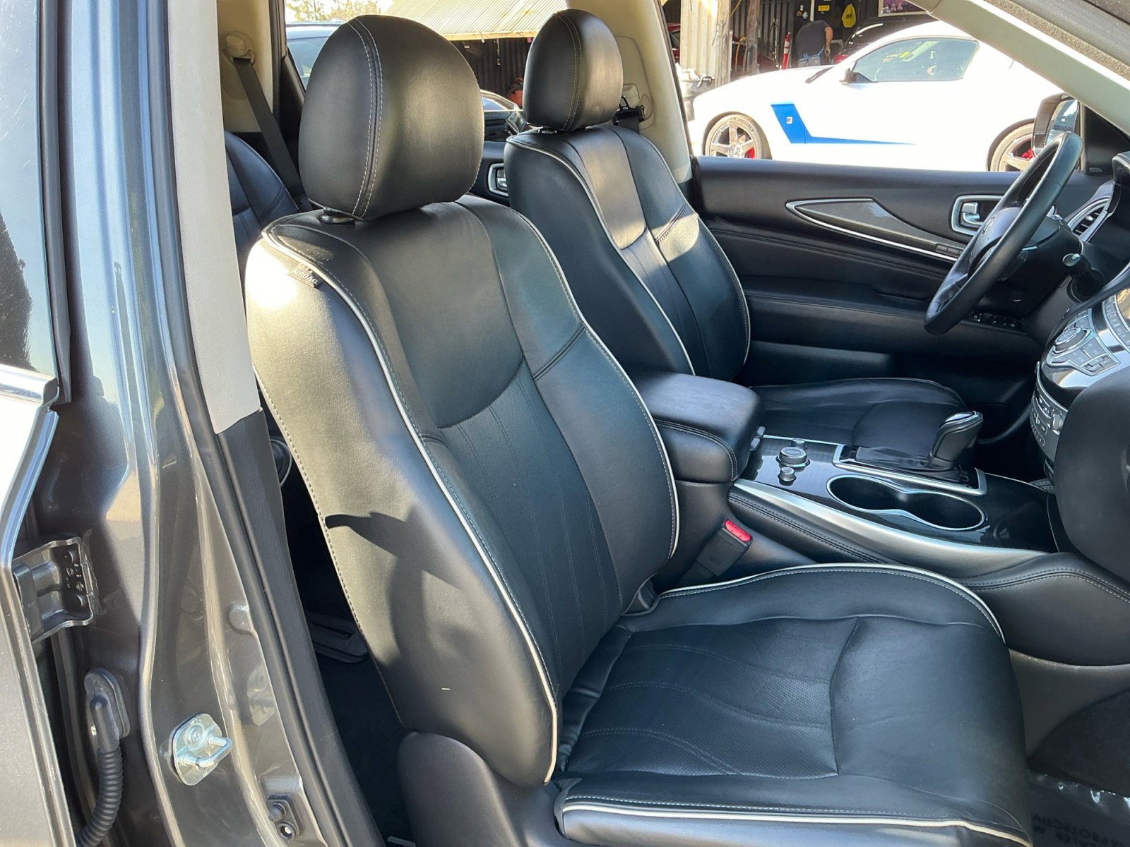 Used 2019 INFINITI QX60 Luxe w/ Essential Package image 22