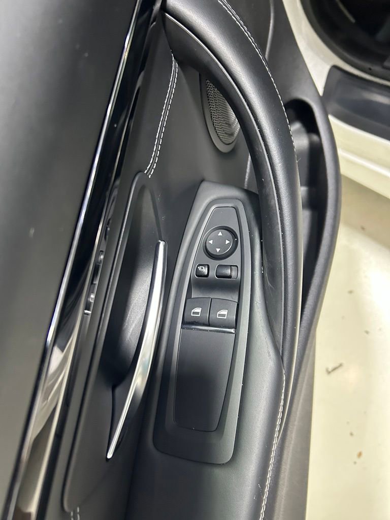 Used 2019 BMW M4 Coupe w/ Competition Package RWD image 9