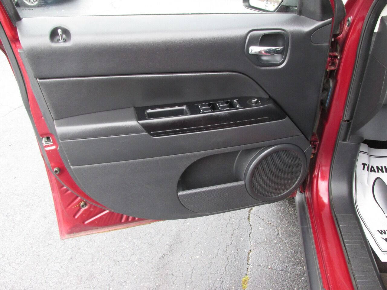 Used 2014 Jeep Patriot Latitude FWD image 14