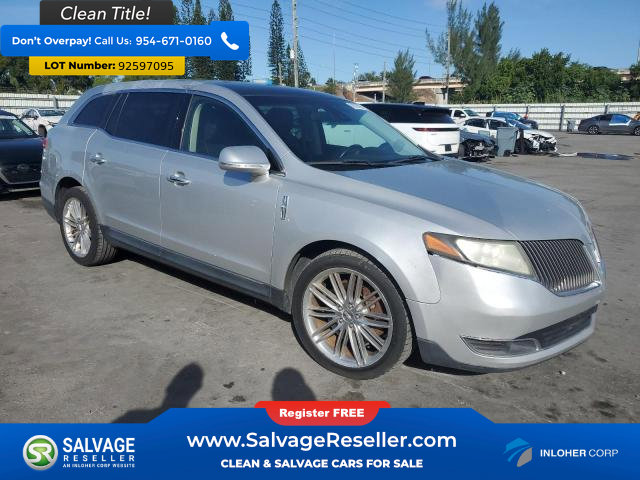 Used 2013 Lincoln MKT AWD image 5