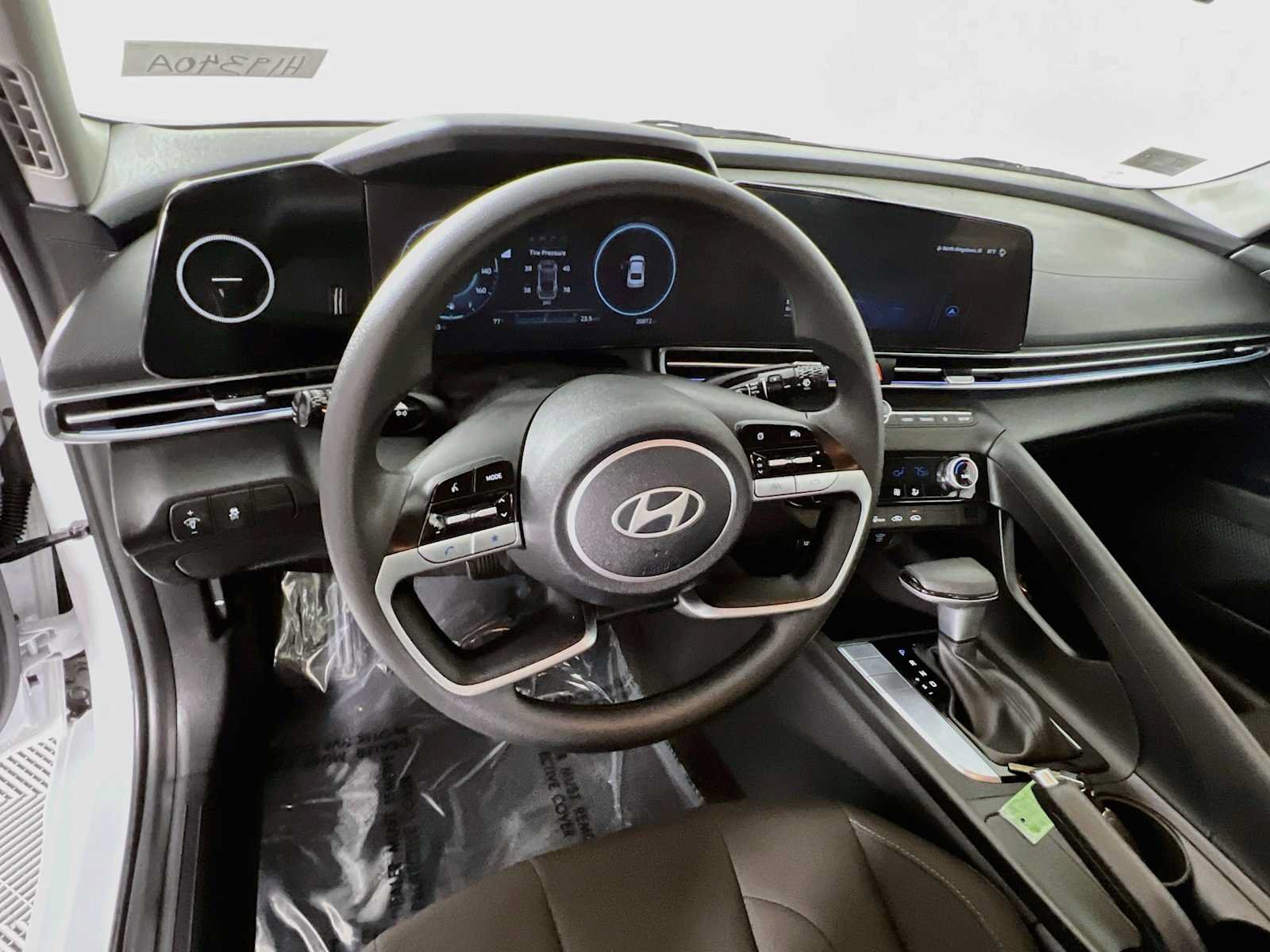 Certified 2024 Hyundai Elantra SEL FWD image 11