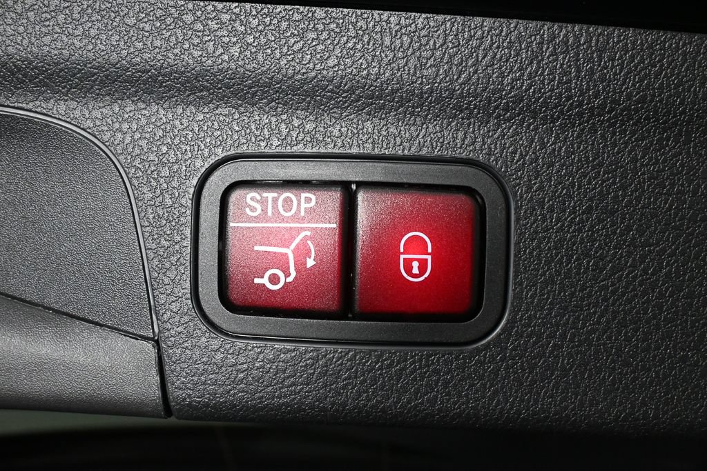 Certified 2025 Mercedes-Benz GLE 450e 4MATIC image 31