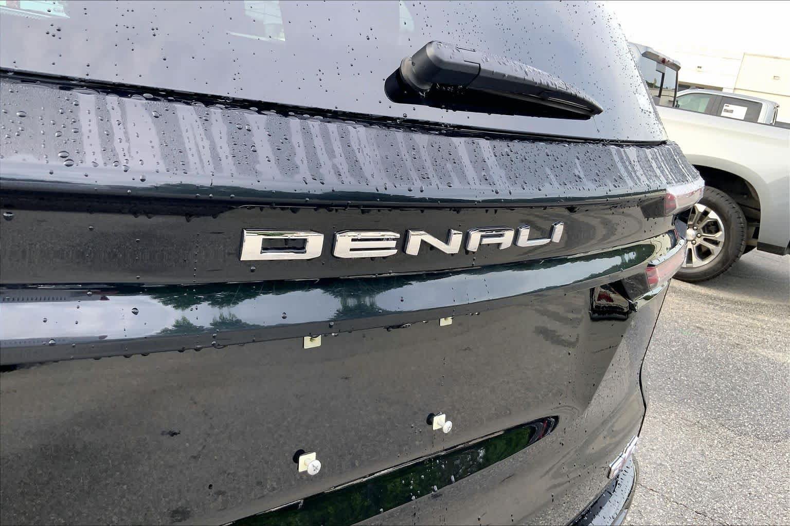 Used 2025 GMC Acadia Denali FWD image 10
