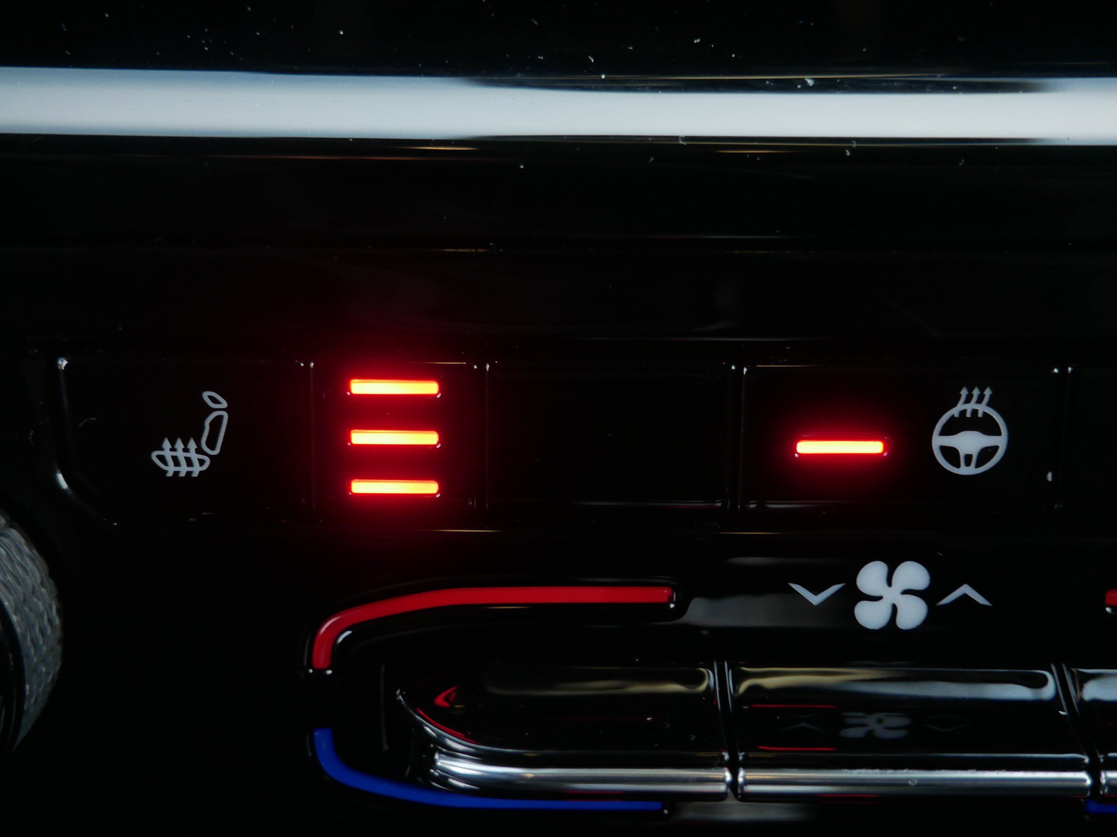 Used 2023 Jeep Grand Cherokee Altitude image 32