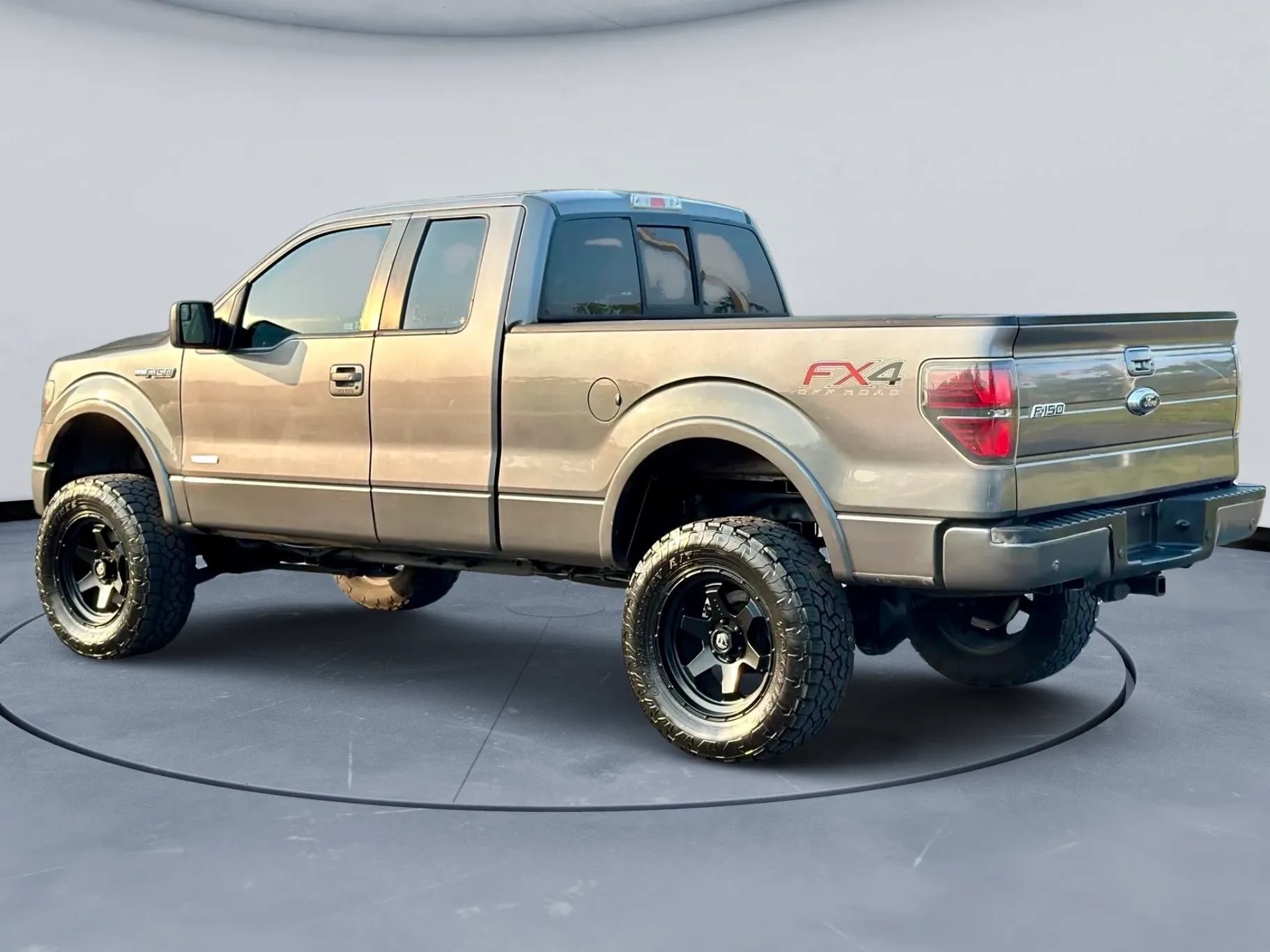 Used 2013 Ford F150 FX4 w/ Mid Equipment Group AWD/4WD image 4