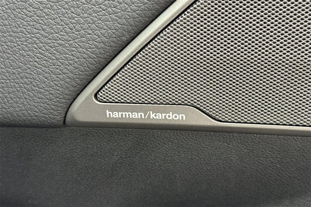 Used 2023 BMW M550i xDrive image 21