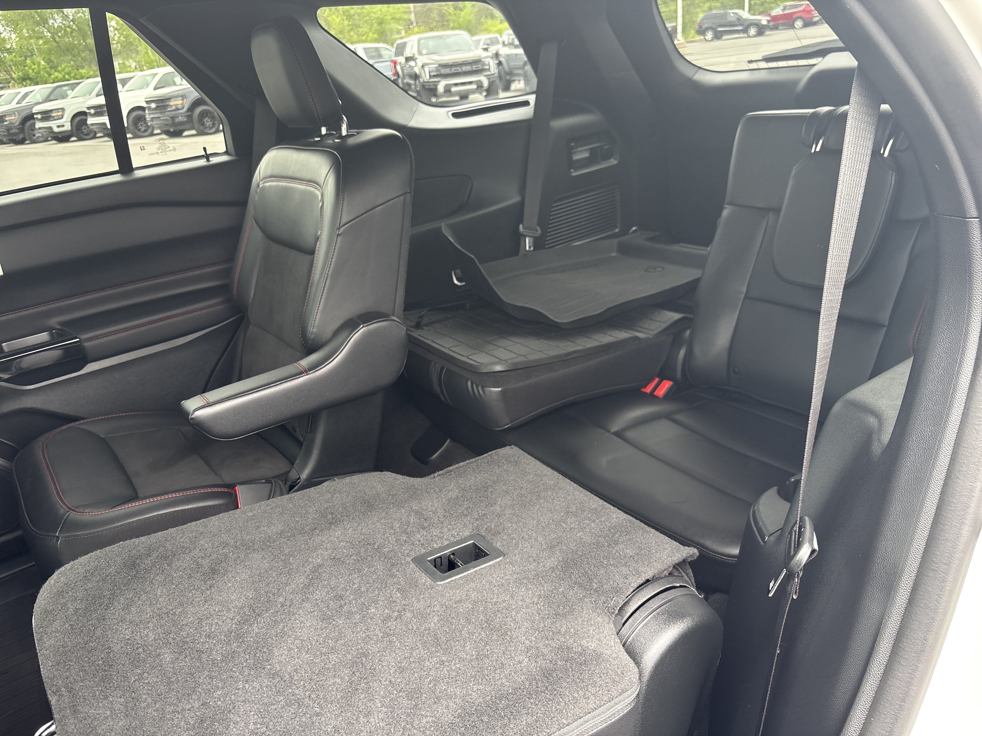 Used 2023 Ford Explorer ST-Line w/ Class IV Trailer Tow Package AWD/4WD image 23