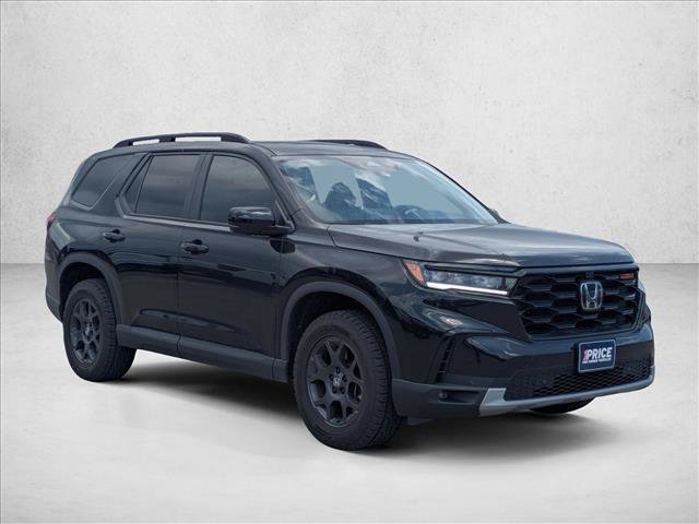 Used 2025 Honda Pilot TrailSport image 3
