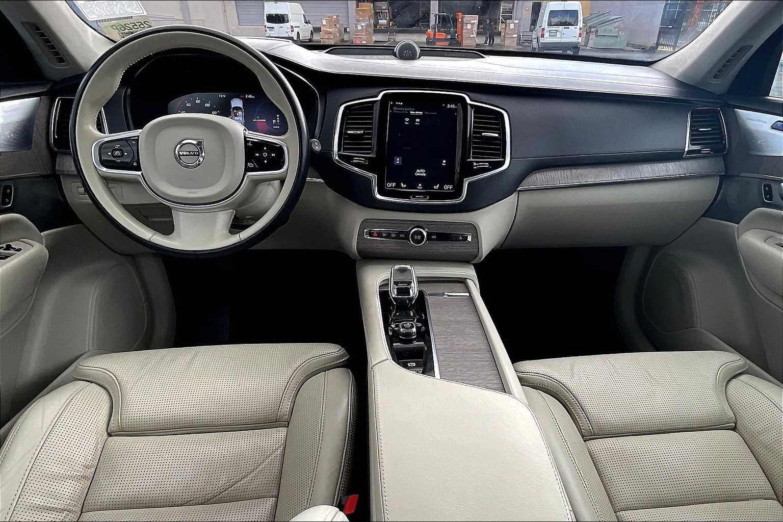 Used 2022 Volvo XC90 T8 Inscription image 18