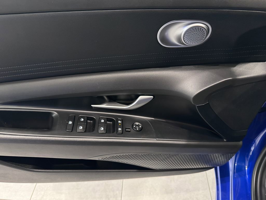 Used 2024 Hyundai Elantra SEL image 24