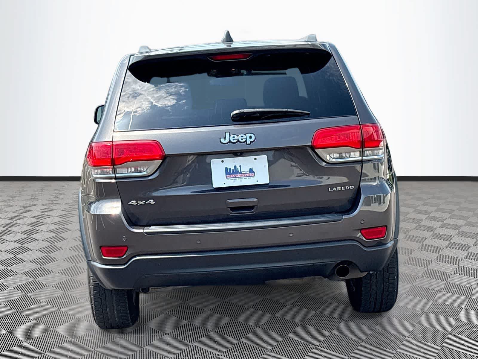 Used 2018 Jeep Grand Cherokee Laredo AWD/4WD image 6