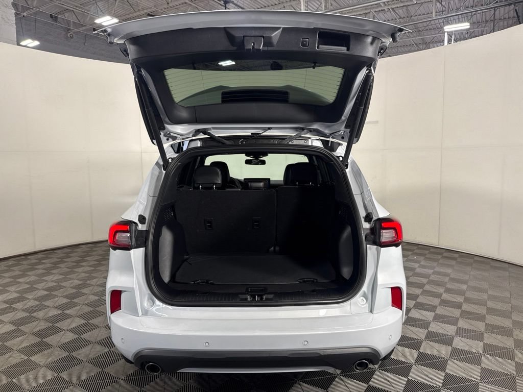 Used 2025 Ford Escape ST-Line Elite w/ Premium Technology Package AWD/4WD image 10
