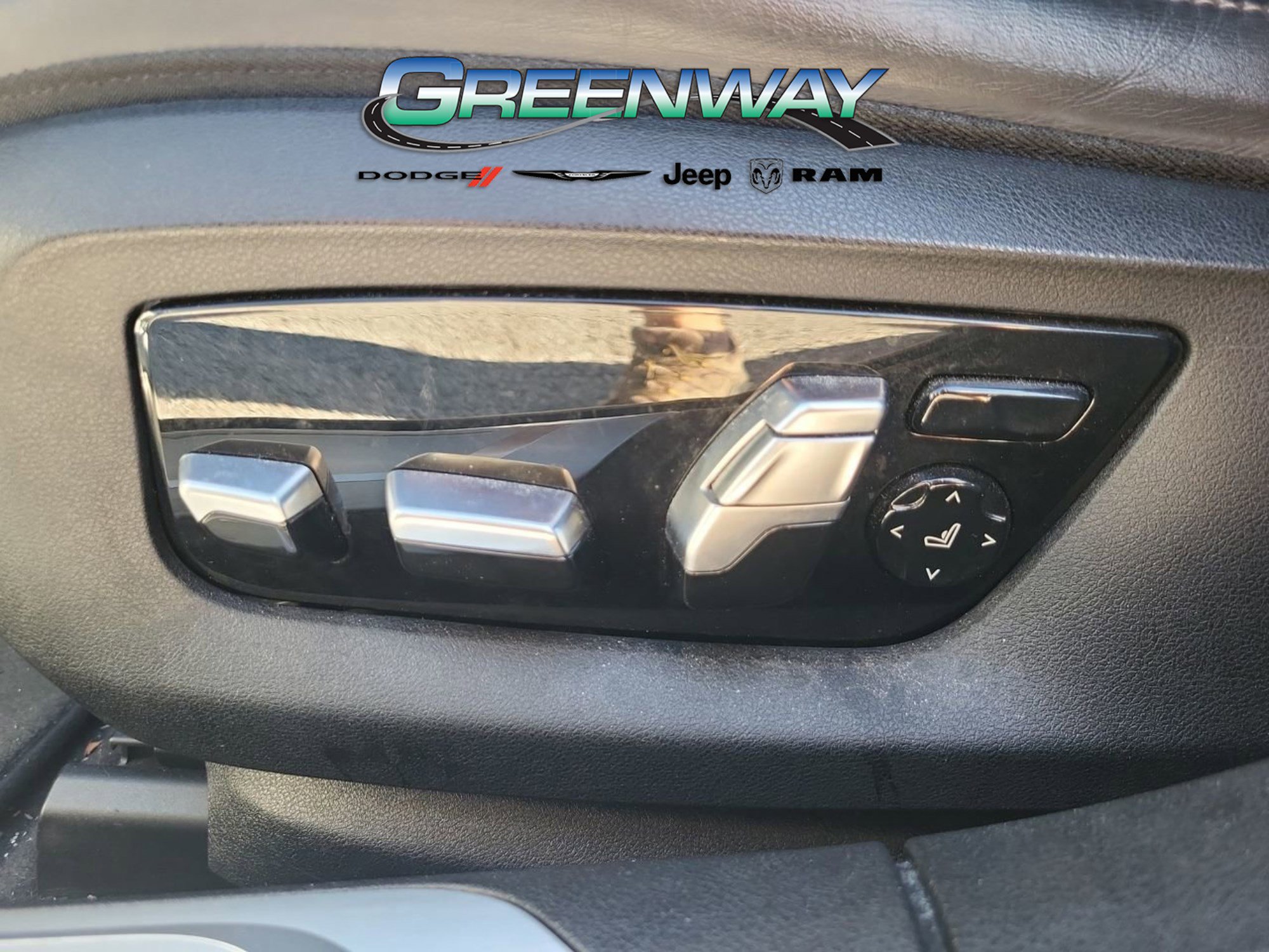 Used 2018 BMW 750i image 18