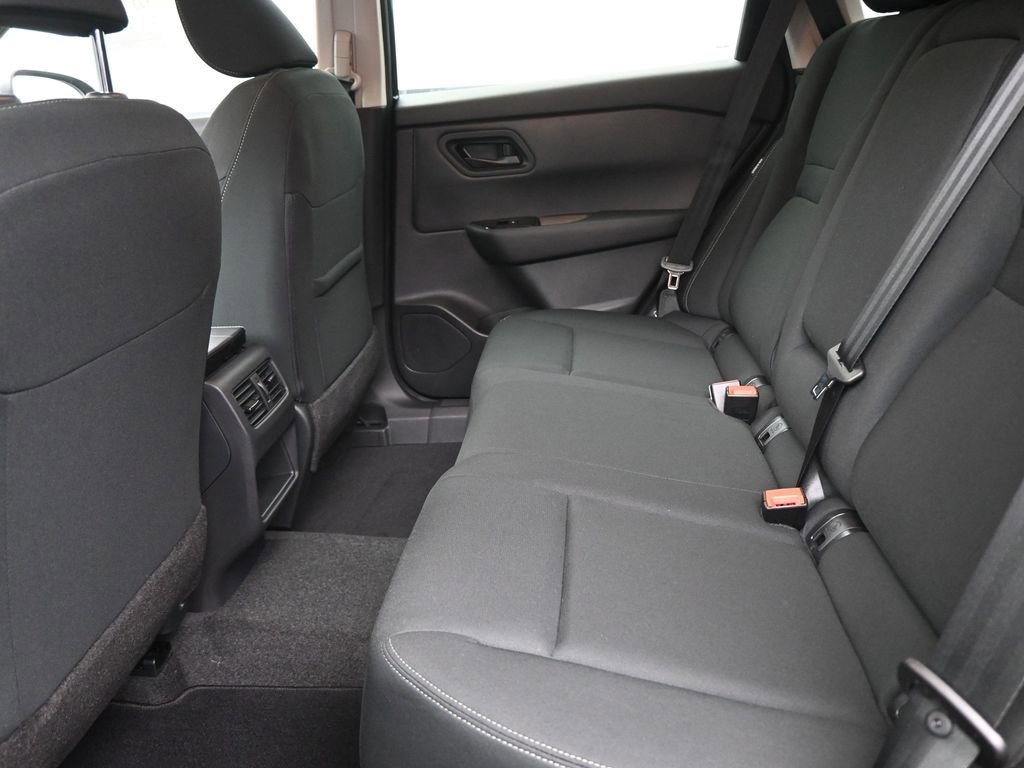 Used 2025 Nissan Rogue S image 11