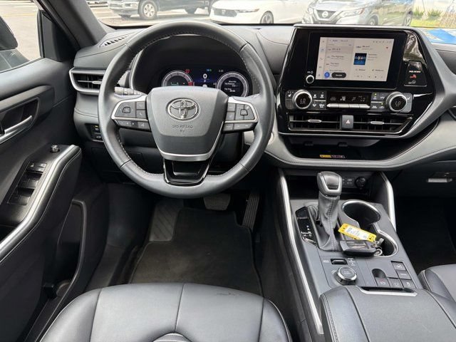 Used 2025 Toyota Highlander XSE AWD/4WD image 24