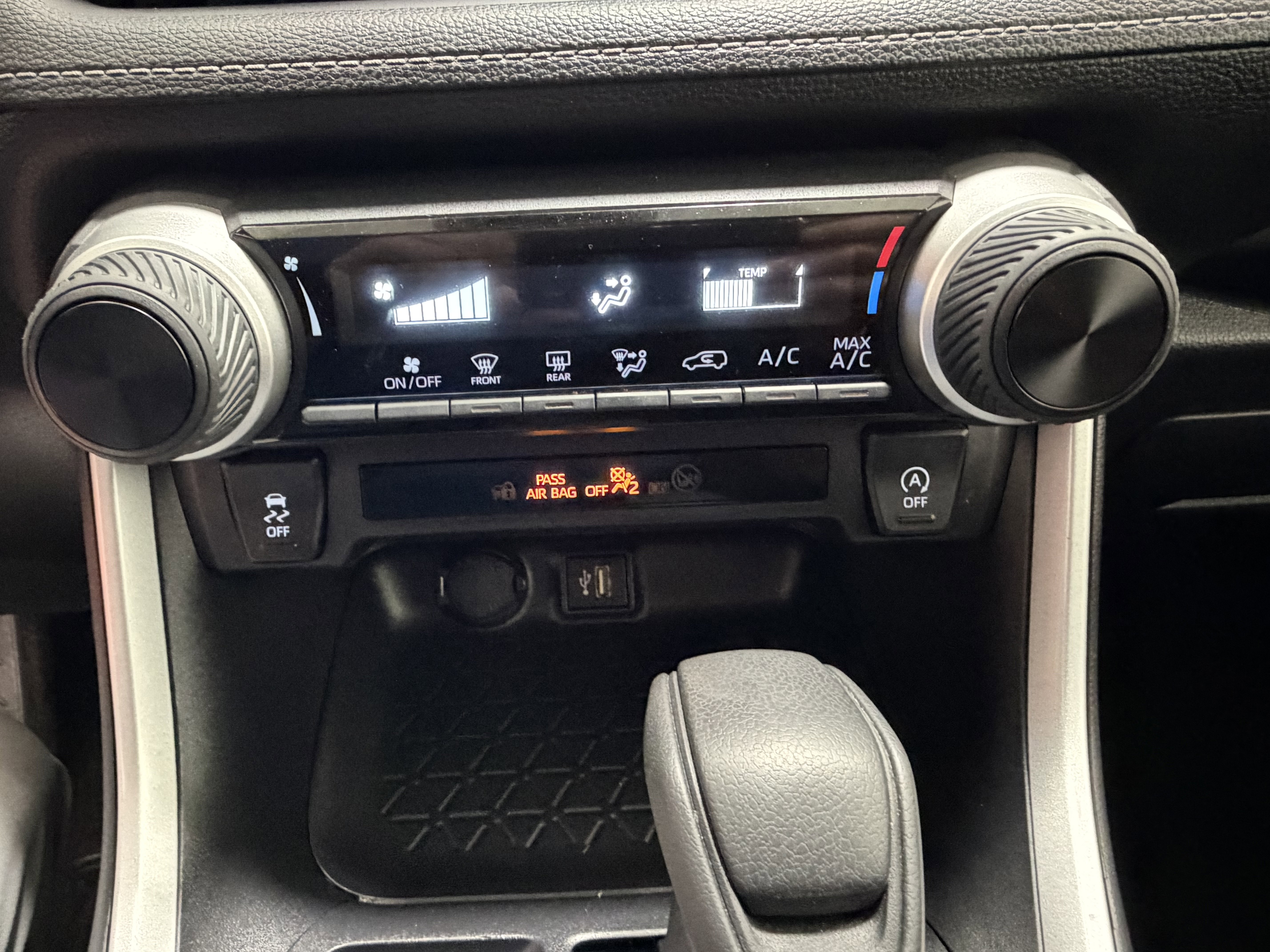 Used 2025 Toyota RAV4 LE AWD/4WD image 18