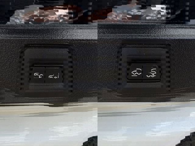 Used 2024 BMW X7 M60i w/ Executive Package image 34