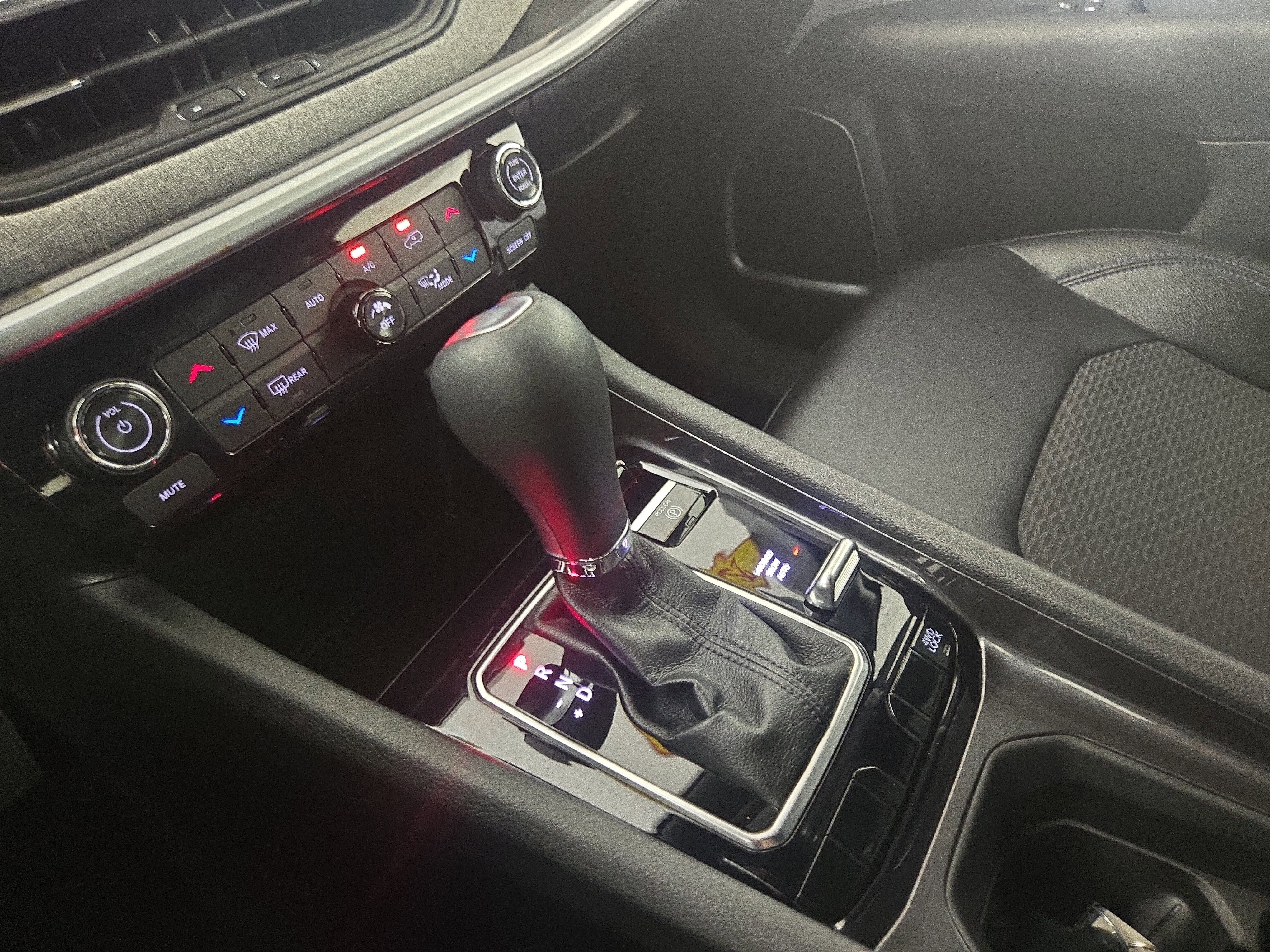 Certified 2024 Jeep Compass Latitude w/ Convenience Group AWD/4WD image 23