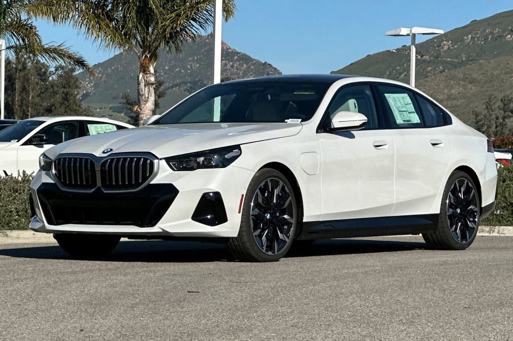 New 2026 BMW 550e xDrive 550e xDrive w/ Executive Package image 7