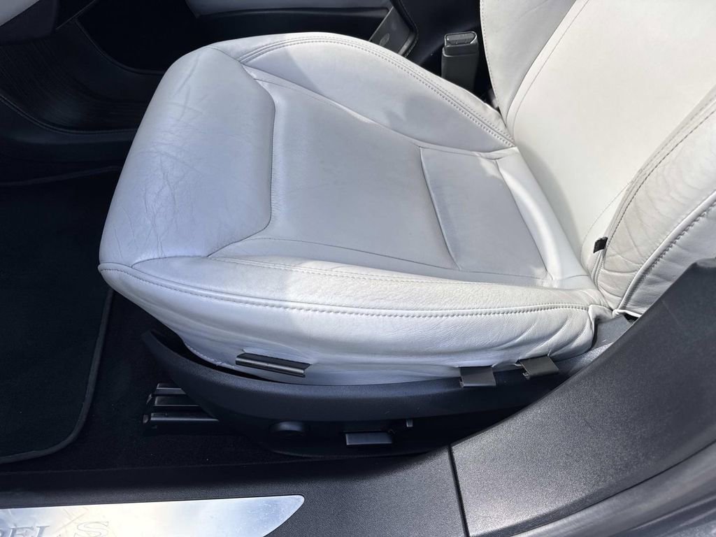 Used 2016 Tesla Model S 70D image 17