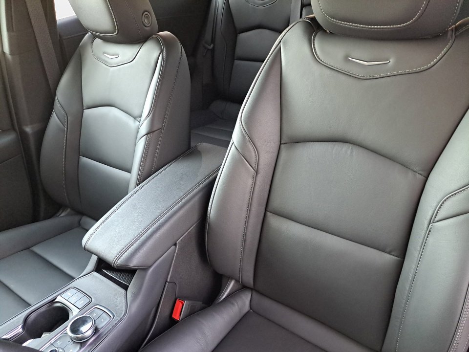 Used 2025 Cadillac XT4 Premium Luxury image 11