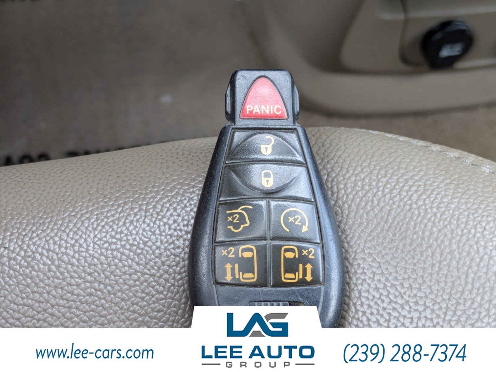 Used 2014 Chrysler Town & Country Touring w/ Driver Convenience Group FWD image 27
