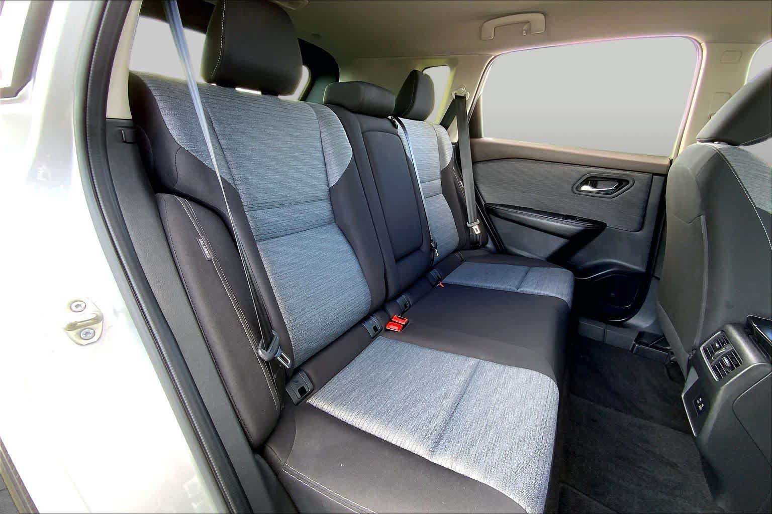 Used 2023 Nissan Rogue SV FWD image 19