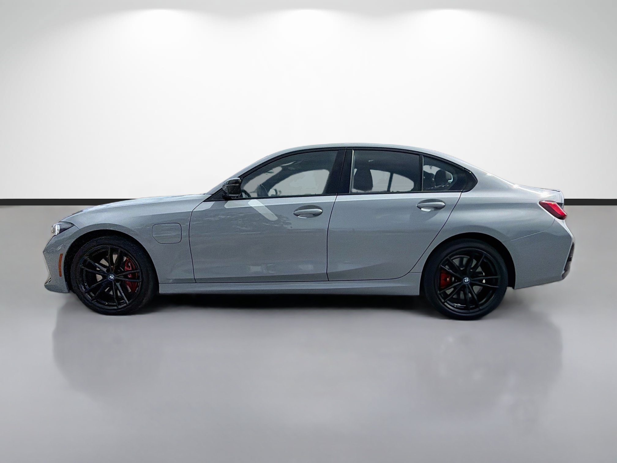Used 2024 BMW 330e w/ Premium Package RWD image 6