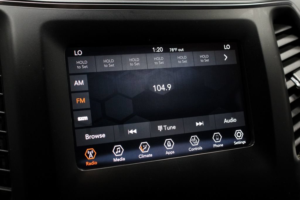Used 2020 Jeep Cherokee Latitude Plus w/ Comfort/Convenience Group AWD/4WD image 3