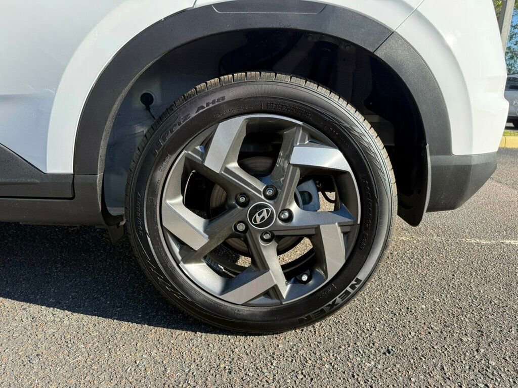 Used 2025 Hyundai Venue SEL image 10