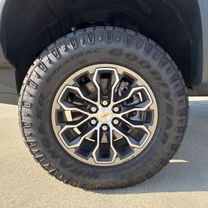 Used 2022 Chevrolet Colorado ZR2 image 17