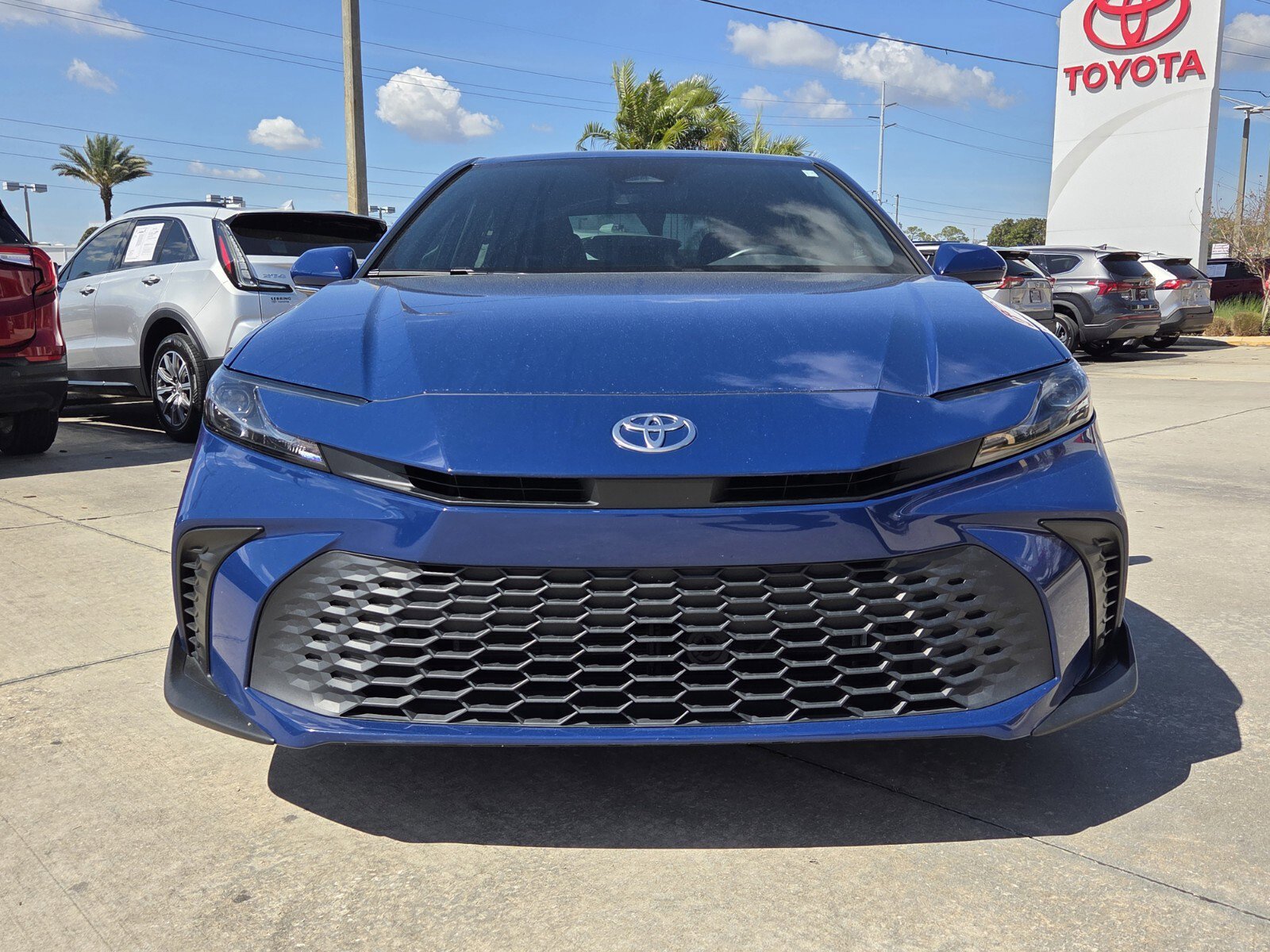 Used 2025 Toyota Camry SE image 2