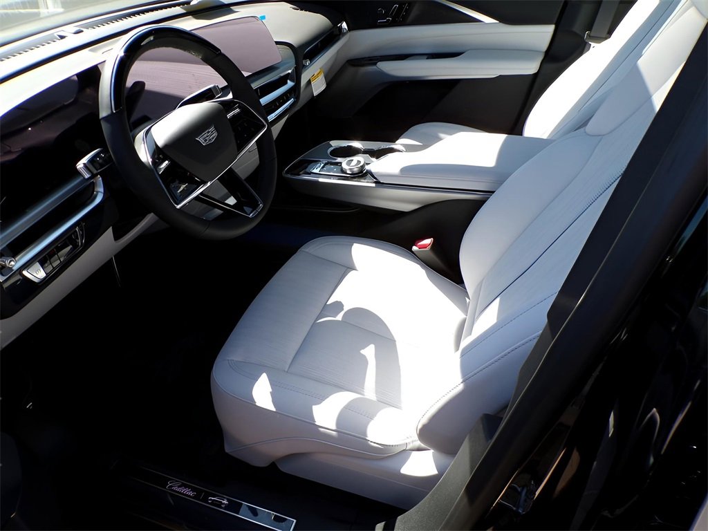 New 2025 Cadillac Lyriq Luxury image 6