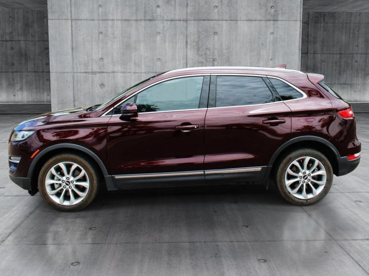 Used 2019 Lincoln MKC Select w/ Select Plus Package FWD image 2