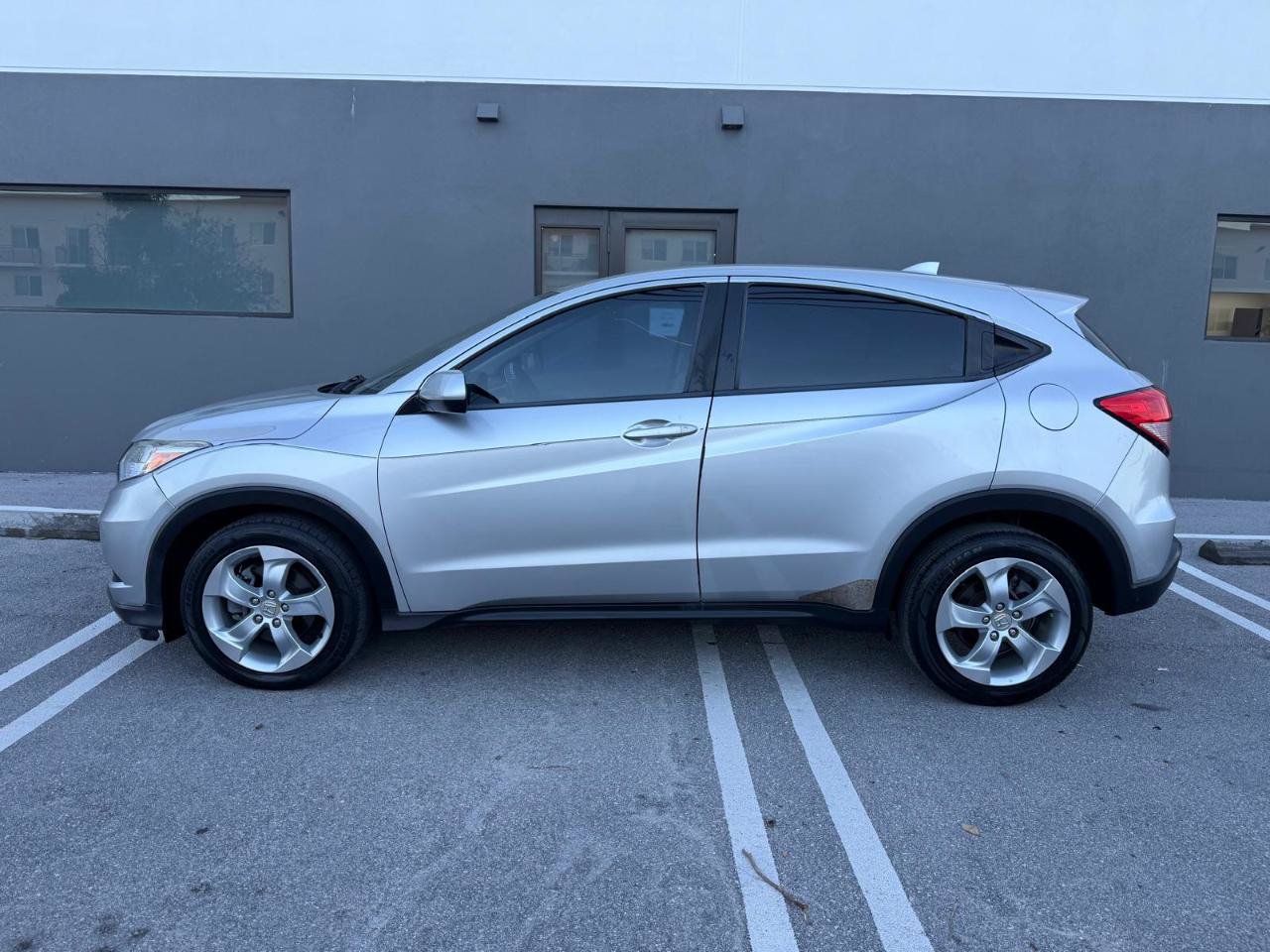 Used 2016 Honda HR-V LX image 7